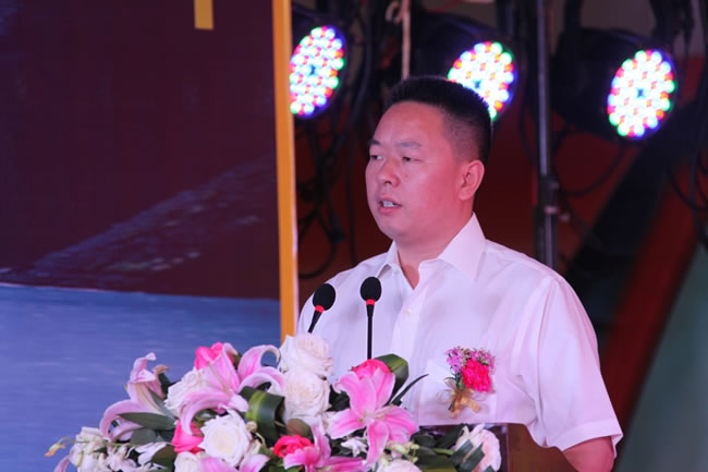 綿陽新華東風雷諾4S店盛大開業(yè)2.jpg 綿陽新華東風雷諾4S店盛大開業(yè)2.jpg